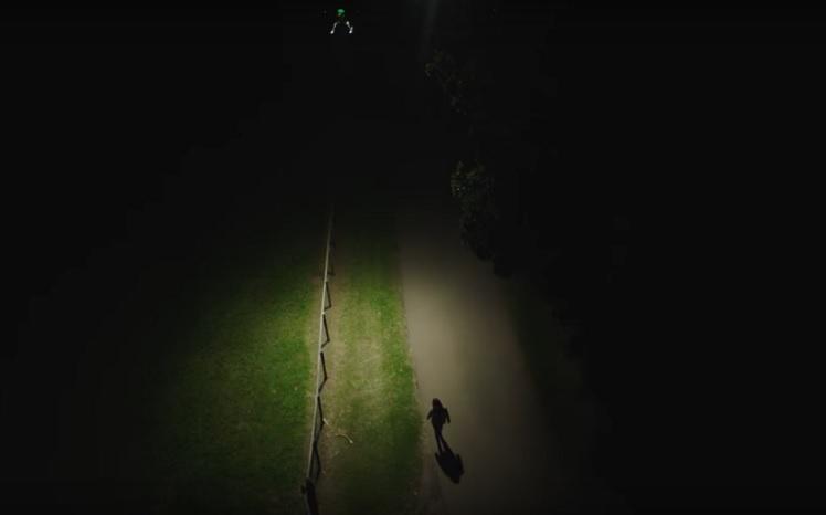 Um dificuldade foi desenvolver luzes leves para que os drones suportassem. Foto: Reprodução/Youtube