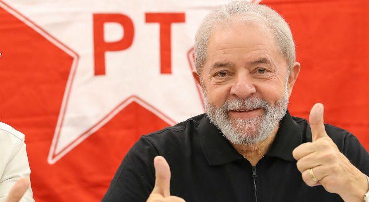 Resultado de imagem para Uma Foto de Lula alegre