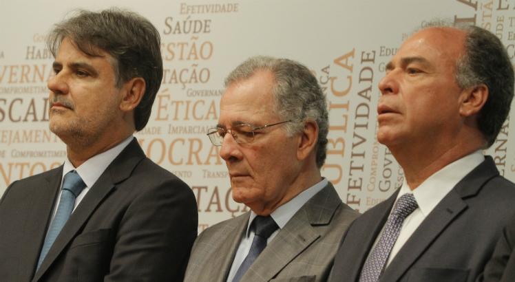 Raul Henry, o presidente do TJPE, Leopoldo Raposo, e Fernando Bezerra Coelho (Foto: Dayvison Nunes/JC Imagem)