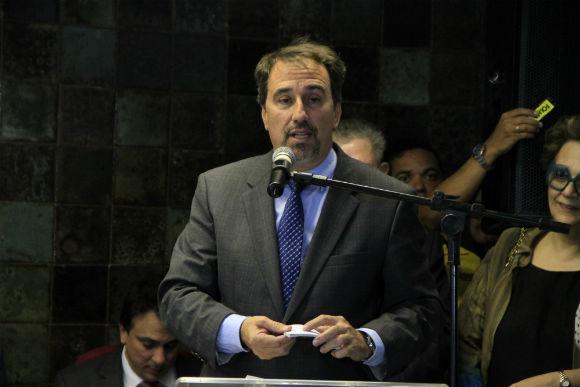 Ministro promete buscar solução em Brasília para recuperar prédio da Sudene. Foto: Sérgio Bernardo/JC Imagem.