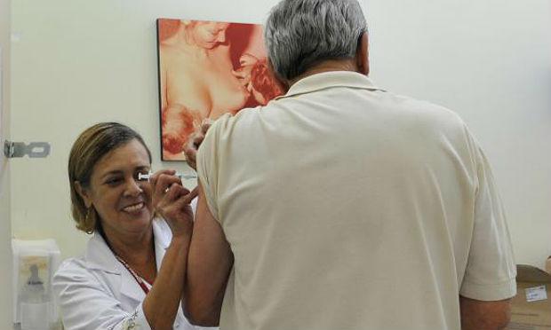 Idosos estão no grupo prioritário para receber a vacinação / Foto: Agência Brasil