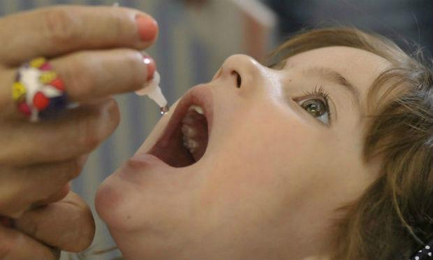O Ministério da Saúde alerta que a vacina é a única forma de prevenção contra a paralisia infantil / Foto: Agência Brasil
