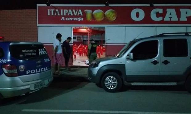 Um adolescente foi morto dentro de um bar no Divinópolis / Foto: Reprodução/TV Jornal.