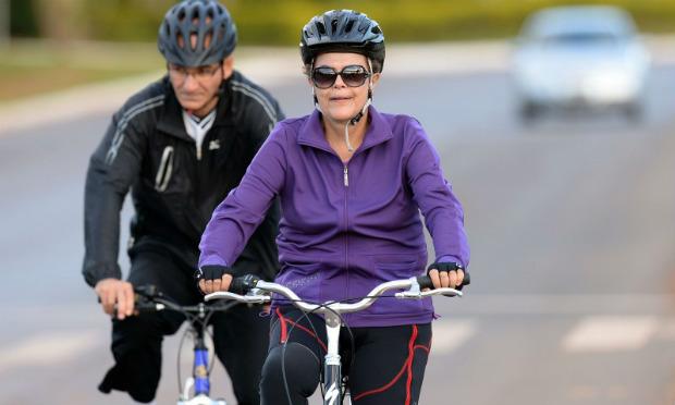 A presidente costuma pedalar diariamente, no início da manhã / Foto: AFP