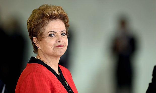 A chegada de Dilma em Brasília estava prevista para 23h25 deste sábado / Foto: AFP