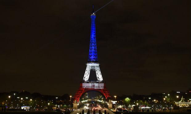 Torre Eiffel permanece fechada hoje após incidentes causados por torcedores da Eurocopa / Foto: AFP