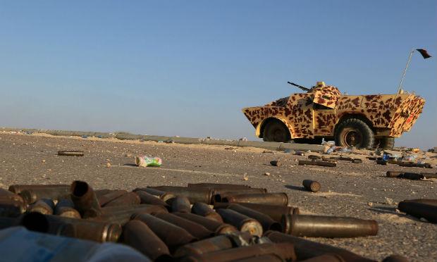 Seis países convocam a Líbia para controlar instalações petrolíferas / Foto: AFP