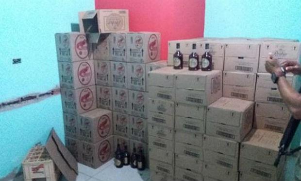 Suspeitos falsificavam bebidas alcoólicas de marcas famosas / Foto: reprodução/TV Jornal