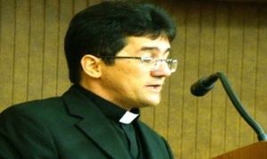 Novo bispo tem 46 anos e é doutor em teologia