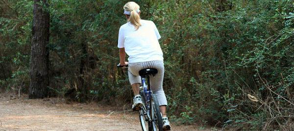 exercicio-bicicleta-mulher-235