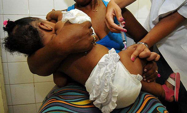 No Brasil, a partir da introdução da vacina para crianças de 6 meses a menores de 5 anos, observou-se redução significativa no percentual de casos graves de gripe nessa faixa etária, em comparação com o ocorrido durante a pandemia de 2009 (Foto: Clemilson Campos/Acervo JC Imagem)