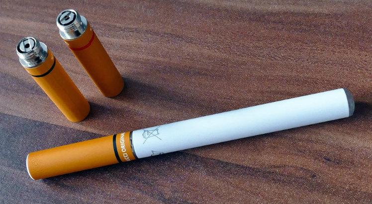 Nos Estados Unidos, um total de 4,9 milhões de jovens usaram cigarros eletrônicos, fumaram ou consumiram algum produto de tabaco em 2018 (Foto ilustrativa: Pixabay)
