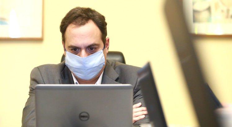 Paulo Câmara quer contratar mais 1.575 profissionais de saúde para reforçar atendimento da covid-19