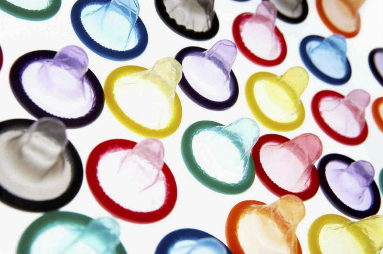 Preservativos ficaram presos na rede de esgoto. Foto: Reprodução