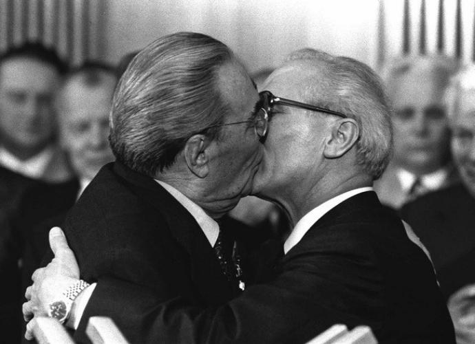 Leonid Brezhnev e Erich Honecker, 1979