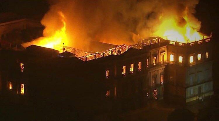 Incêndio consome o Museu Nacional (Imagem: Reprodução / Instagram)