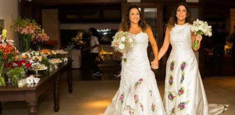 Daniela Mercury se casa com jornalista Malu Verçosa em Salvador
