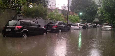 Chuvas causam seis deslizamentos no Recife