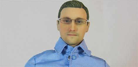 Snowden vira boneco nos EUA; renda vai para ONG