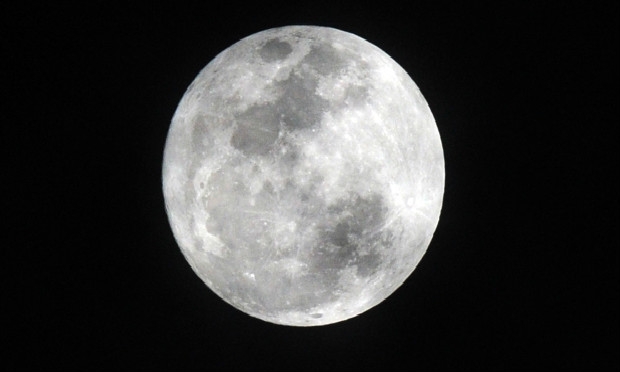 Fenômeno deixará a Lua visivelmente maior e mais brilhante  / Foto: Ted Aljibe/AFP
