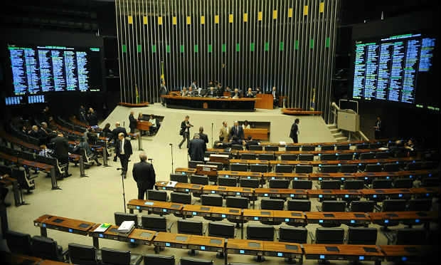 Câmara (foto) tem 513 cadeiras, das quais 25 são destinadas a deputados federais pernambucanos. Na Alepe, são 49 vagas / Foto: José Cruz/ABr