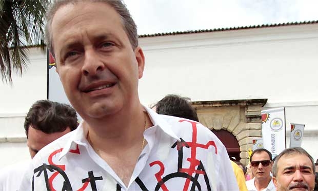 Eduardo Campos carregava sempre consigo a corrente, que continha símbolos de santos e de cada filho / Foto: JC Imagem