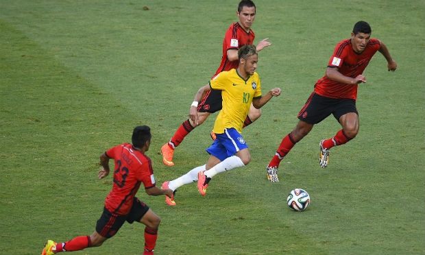 Dunga afirmou que o time não tem que jogar exclusivamente por Neymar / Foto: AFP