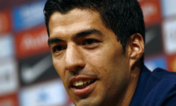 Essa foi a terceira vez que Suárez recebeu punição por morder adversários dentro de campo, mas agora o jogador assegura ter aprendido a lição / Foto: AFP