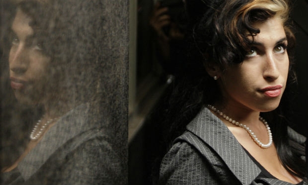 Amy Winehouse terá estátua em Londres em seu 31º aniversário