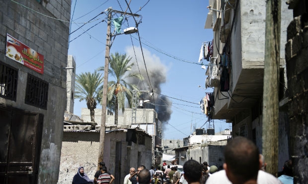 Ataques acabaram por interromper os contatos indiretos entre as duas partes que estavam sendo promovidos pelo governo do Cairo / Foto: AFP