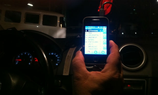 Taxista mostra o número de chamados às 4h30 da manhã / Foto: Inês Calado / NE10