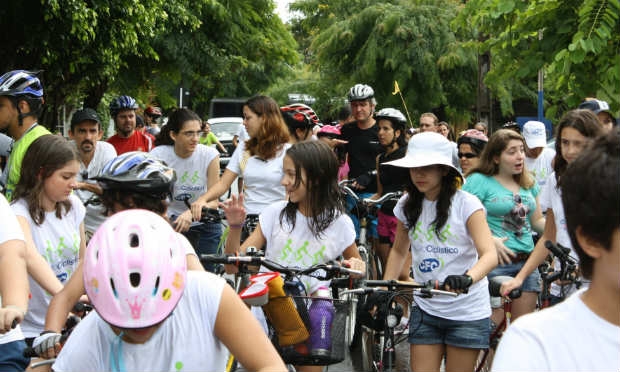 Pais e alunos saem em pedalada pelas ruas da Zona Norte / Foto: Divulgação