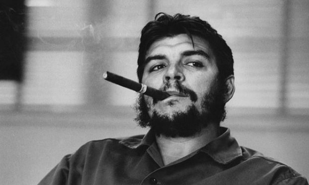 Morre fotógrafo suíço René Burri, autor do famoso retrato de Che Guevara