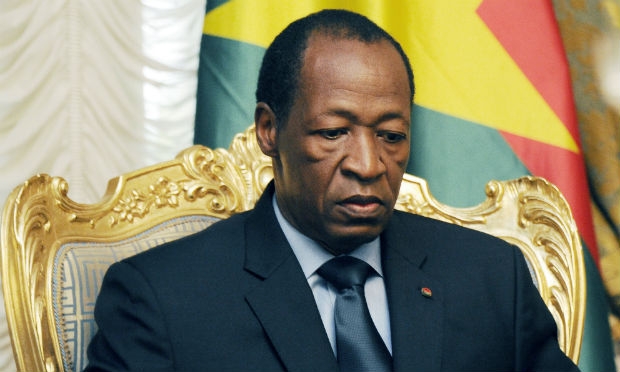 Presidente de Burkina Faso renuncia após protestos