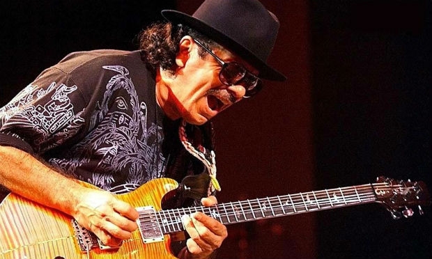 Guitarrista Carlos Santana lança autobiografia
