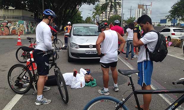 Ciclista não respeitou pedido para parar na Av. Mário Melo / Foto: NE10