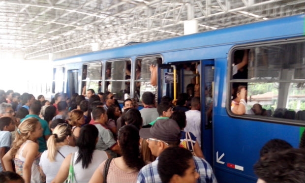 Sem metrô, movimento fica intenso nas integrações da linha Centro