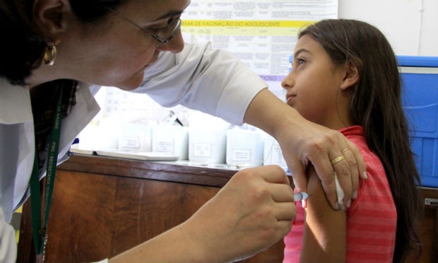 HPV: menos da metade das meninas de 11 a 13 anos recebeu segunda dose da vacina