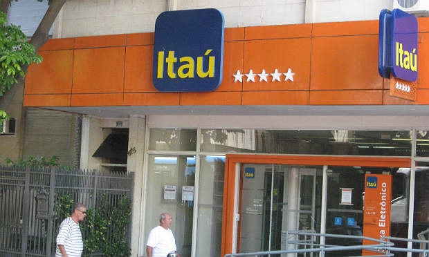 Itaú bloqueia contas de cinco investigados na Lava Jato