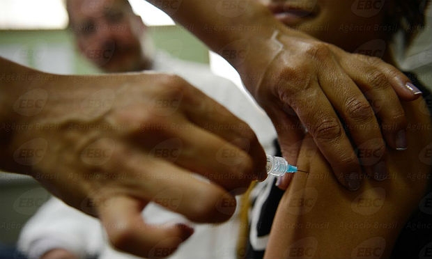 Meninas de 12 e 13 anos têm até dezembro para receber a vacina contra o HPV