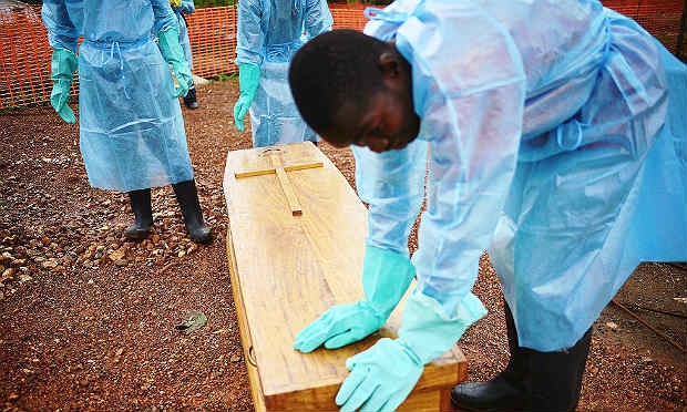 Cerca de 600 novos casos são registrados por semana nos três países do oeste da África / Foto: AFP