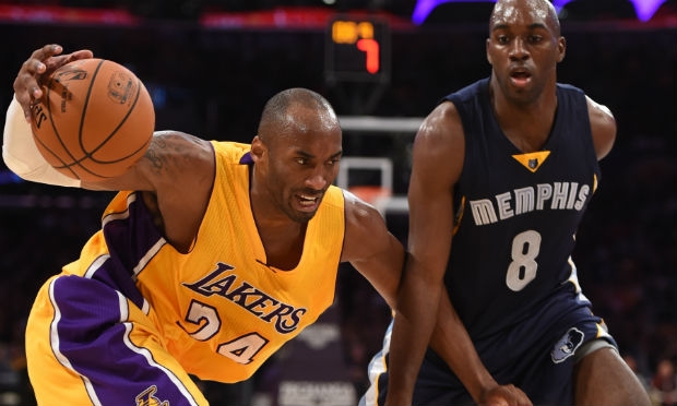 Foi a 12.ª derrota do Lakers em 15 jogos, na lanterna do Oeste / Foto: AFP