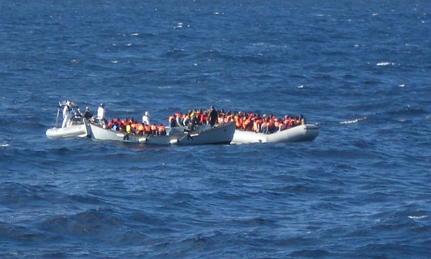 Naufrágio deixa 17 imigrantes mortos no Mediterrâneo