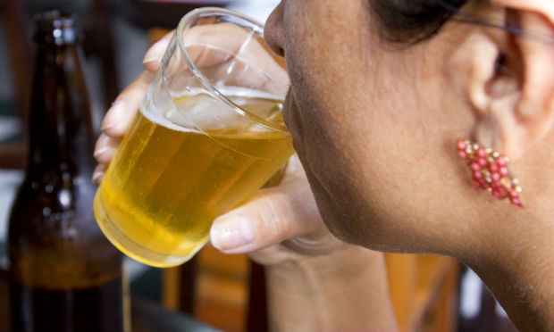 36,3% dos homens e 13% das mulheres consomem bebida alcoólica, diz IBGE