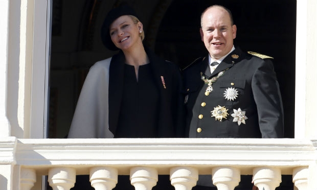 Princesa Charlene de Mônaco e Príncipe Albert II em aparição no Palácio  / Foto: AFP