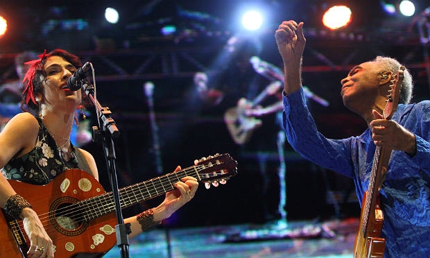 Marisa Monte e Gilberto Gil encantam o Recife em noite especial