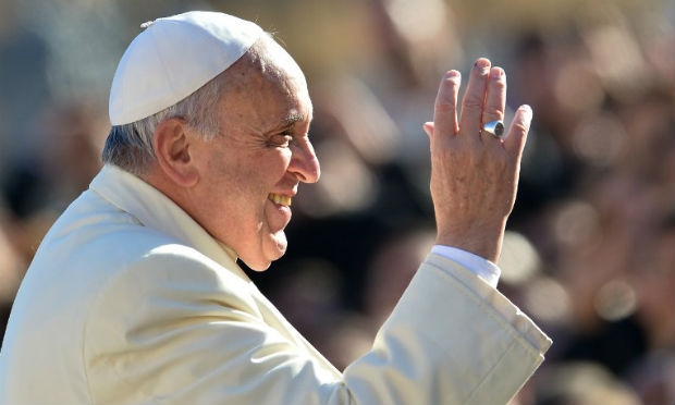 Papa Francisco expressou nesta quarta uma "viva satisfação" pela decisão histórica dos governos de Cuba e Estados Unidos / Foto: AFP