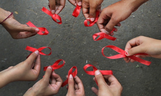 Destino de menino com HIV provoca comoção na China após pedido de expulsão