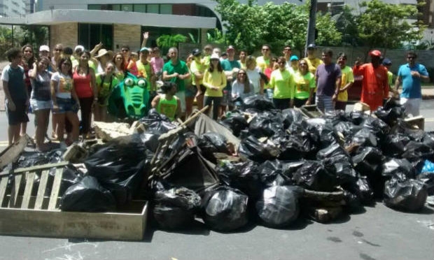 Cerca de 200 sacos de lixo foram retirados do mangue pelos moradores.  / Foto: Divulgação