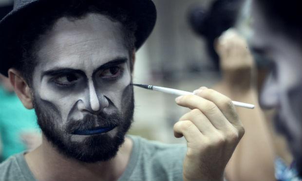 Segredos da maquiagem cênica são tema de oficina no Recife